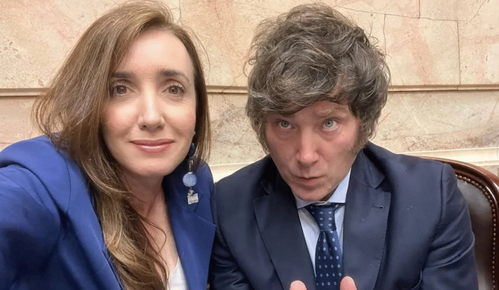 Milei llamó “traidora” a Villarruel por habilitar la sesión en el Senado. Acusa a gobernadores de una emboscada política. Promete veto y judicialización.